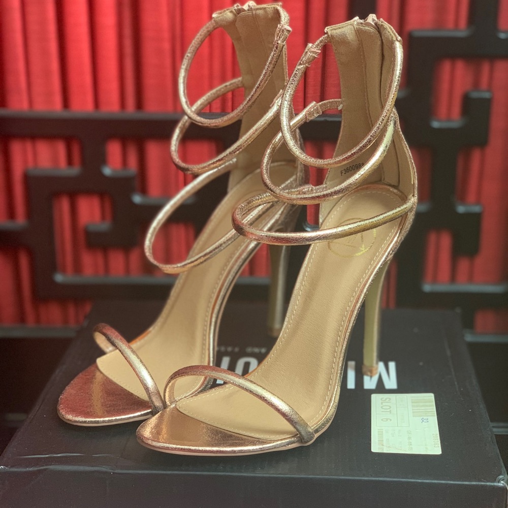 👠👠 - Picture 2 of 2